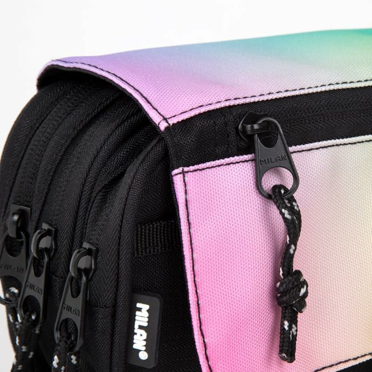 V7H8703C77E81F76425793526A0D90BB8C0R4494932P7